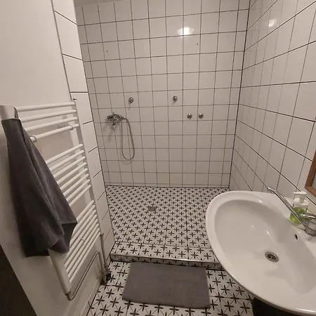 Hostel Schrott Bed&beer