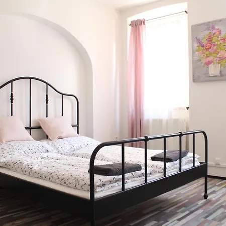 Hostel Schrott Bed&beer Μπρνο