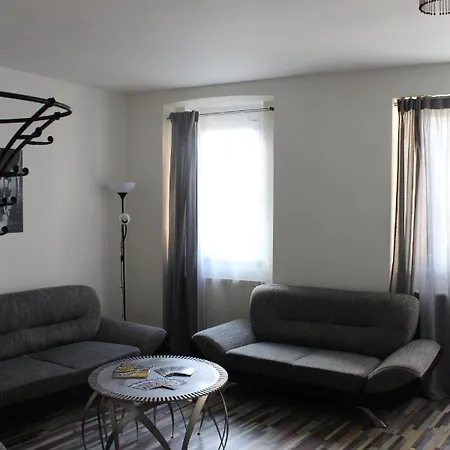 Schrott Bed&beer Hostel *