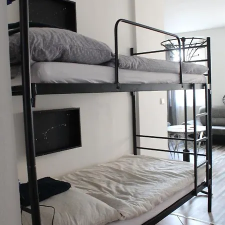 Hostel Schrott Bed&beer *