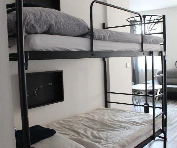 Hostel Schrott Bed&beer *